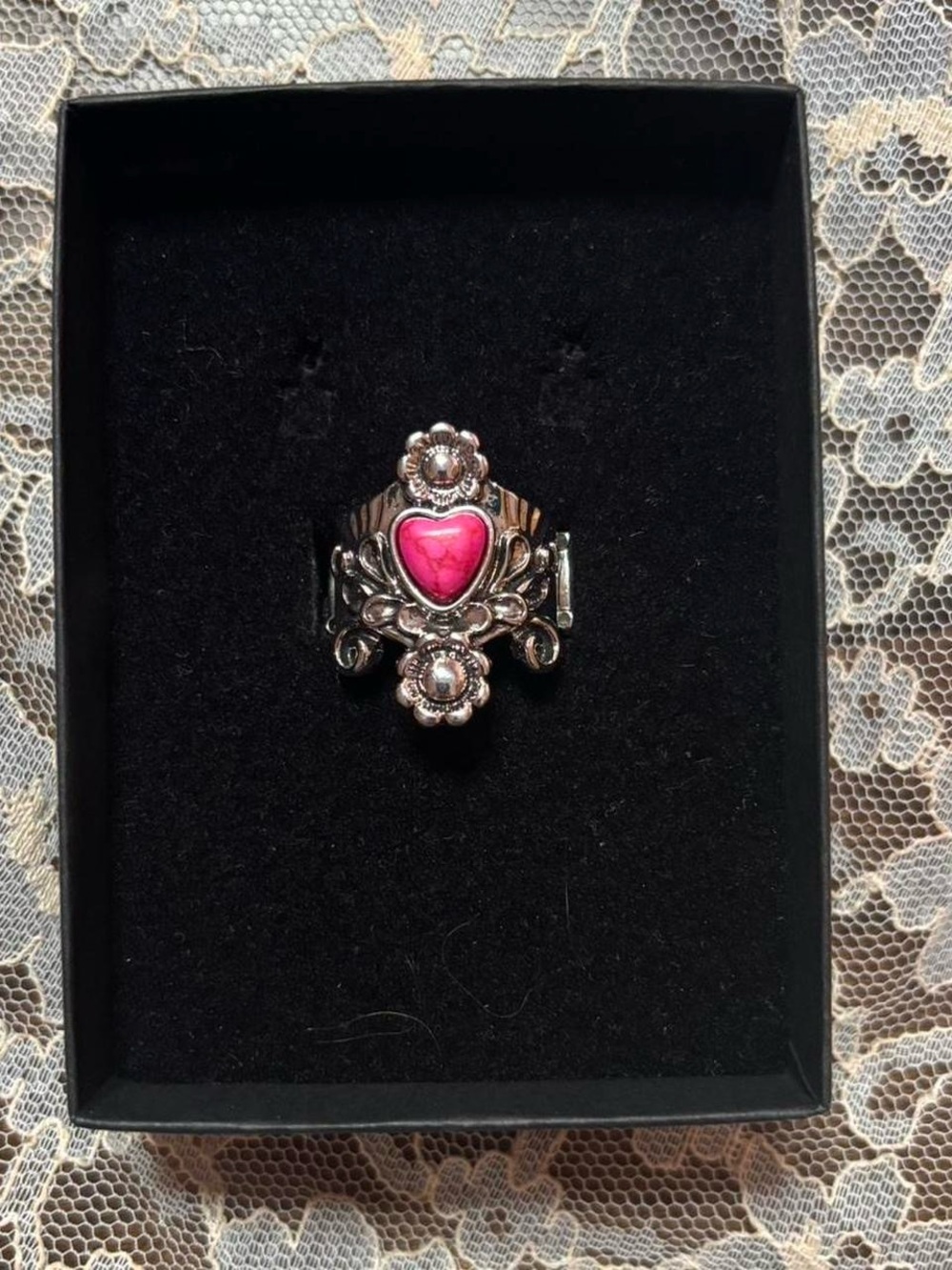 Source Unknown Silver-Tone Ring with Pink Heart Center